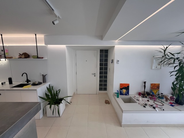 Ocean-View Apartment in Bella Vista – Steps from the Waldorf Astoria