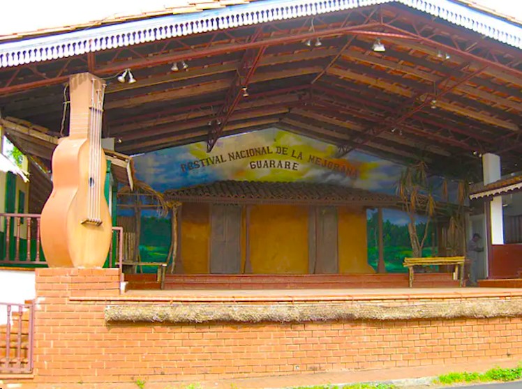 4-Bedroom Mountain Camp House with Large Lot in Guararé, Los Santos - PLS-19880
