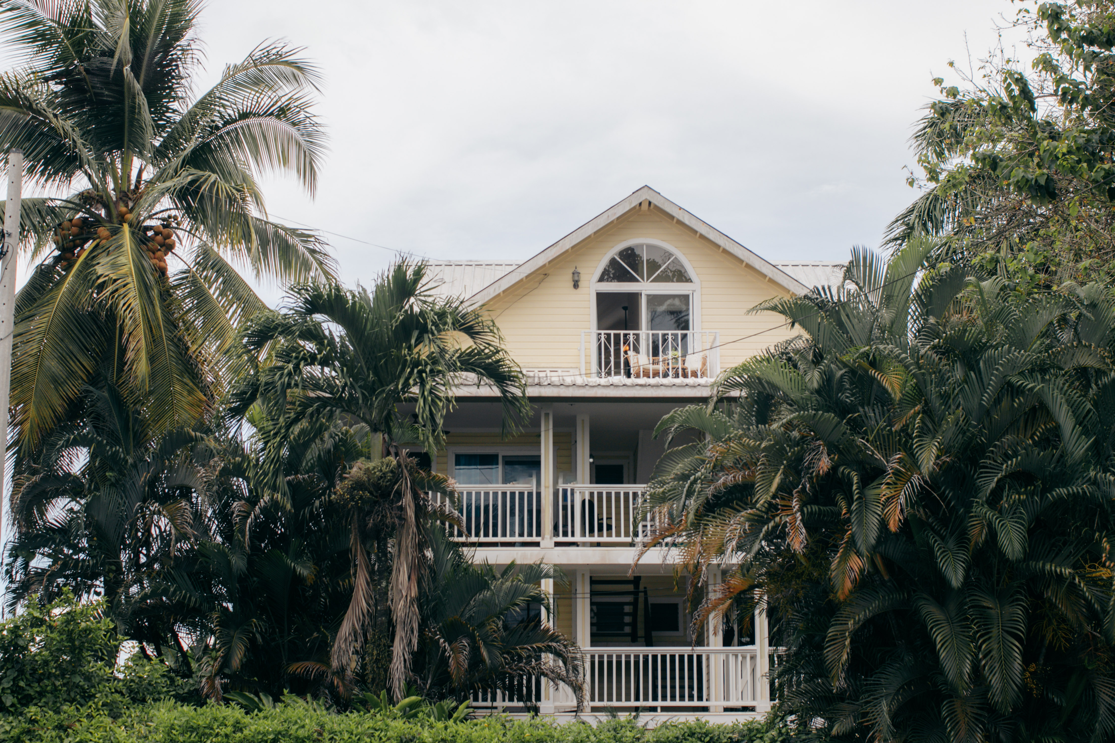 Waterfront Penthouse in Bocas del Toro – 2BR, Ocean Views