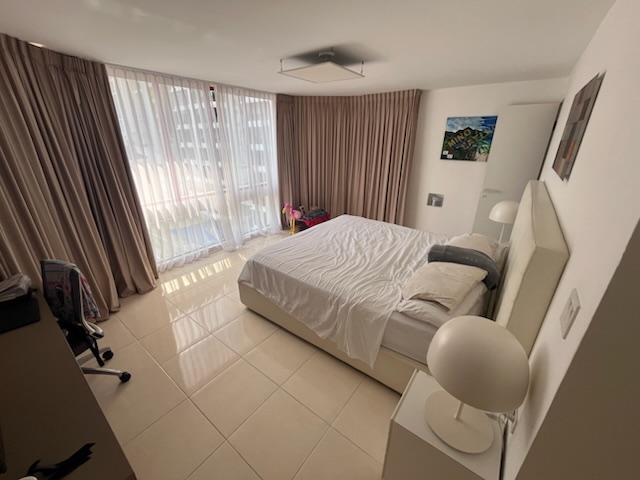 Ocean-View Apartment in Bella Vista – Steps from the Waldorf Astoria