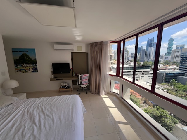 Ocean-View Apartment in Bella Vista – Steps from the Waldorf Astoria