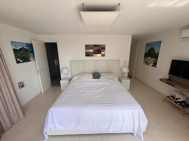 Ocean-View Apartment in Bella Vista – Steps from the Waldorf Astoria