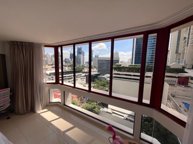 Ocean-View Apartment in Bella Vista – Steps from the Waldorf Astoria