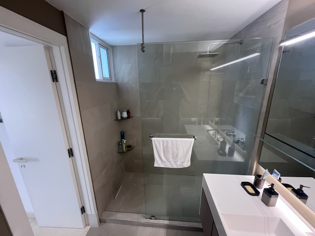 Ocean-View Apartment in Bella Vista – Steps from the Waldorf Astoria
