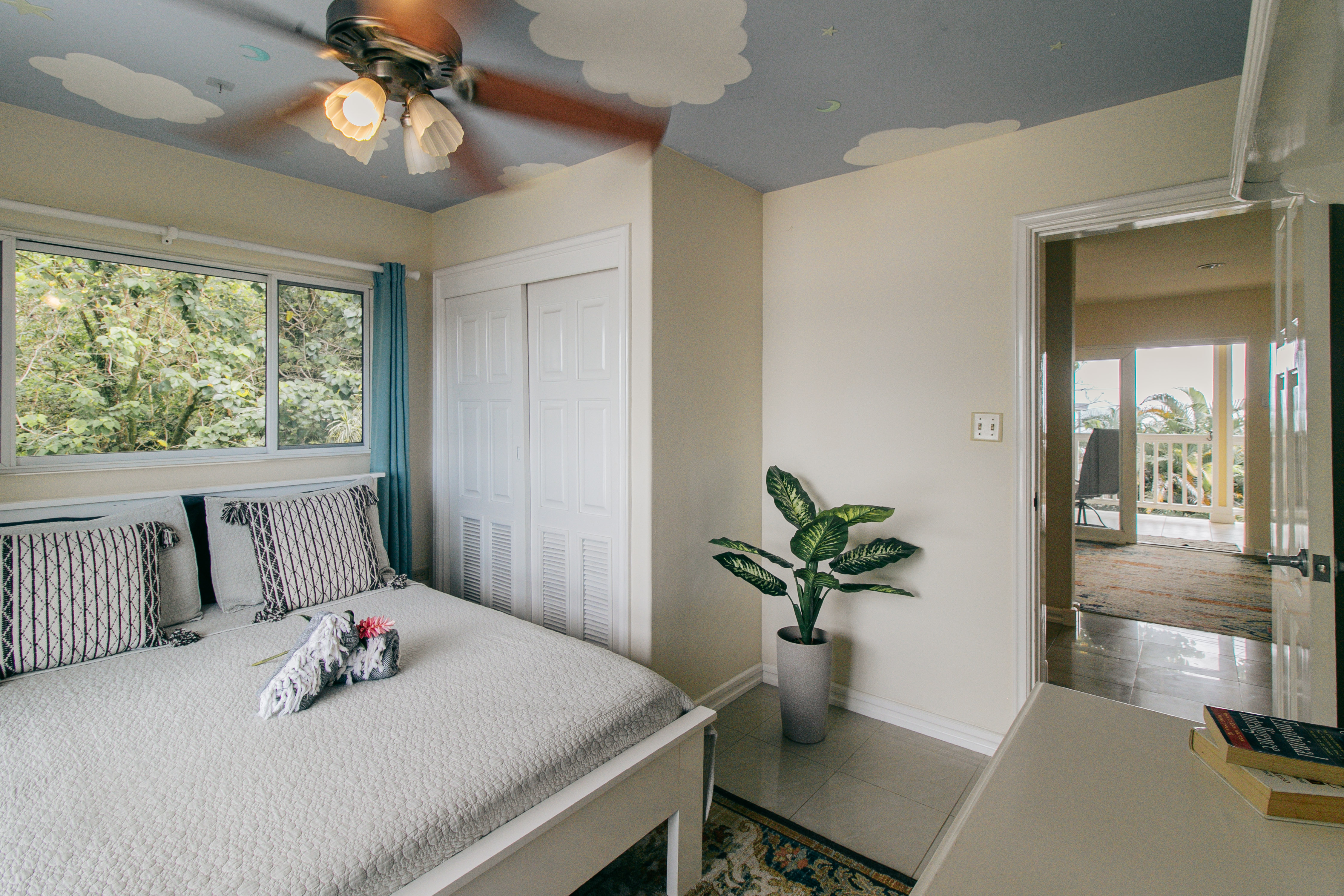 Waterfront Penthouse in Bocas del Toro – 2BR, Ocean Views