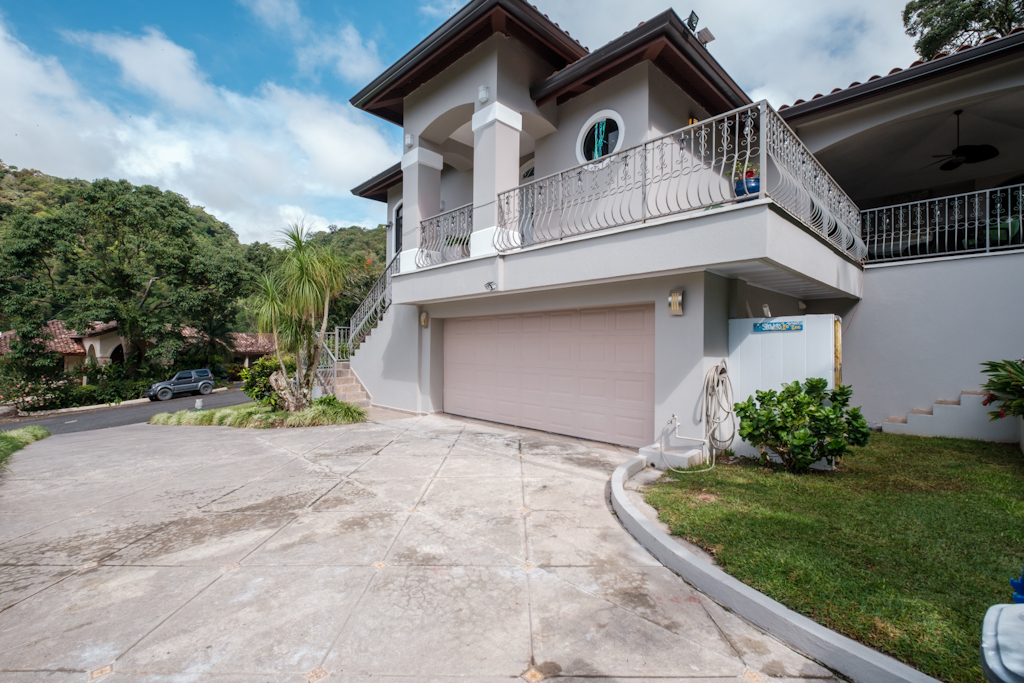 Luxury Home/Duplex in Valle Escondido, Boquete, Panama | 4 Bedrooms, 3 Bathrooms