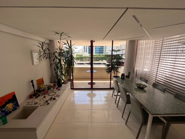Ocean-View Apartment in Bella Vista – Steps from the Waldorf Astoria