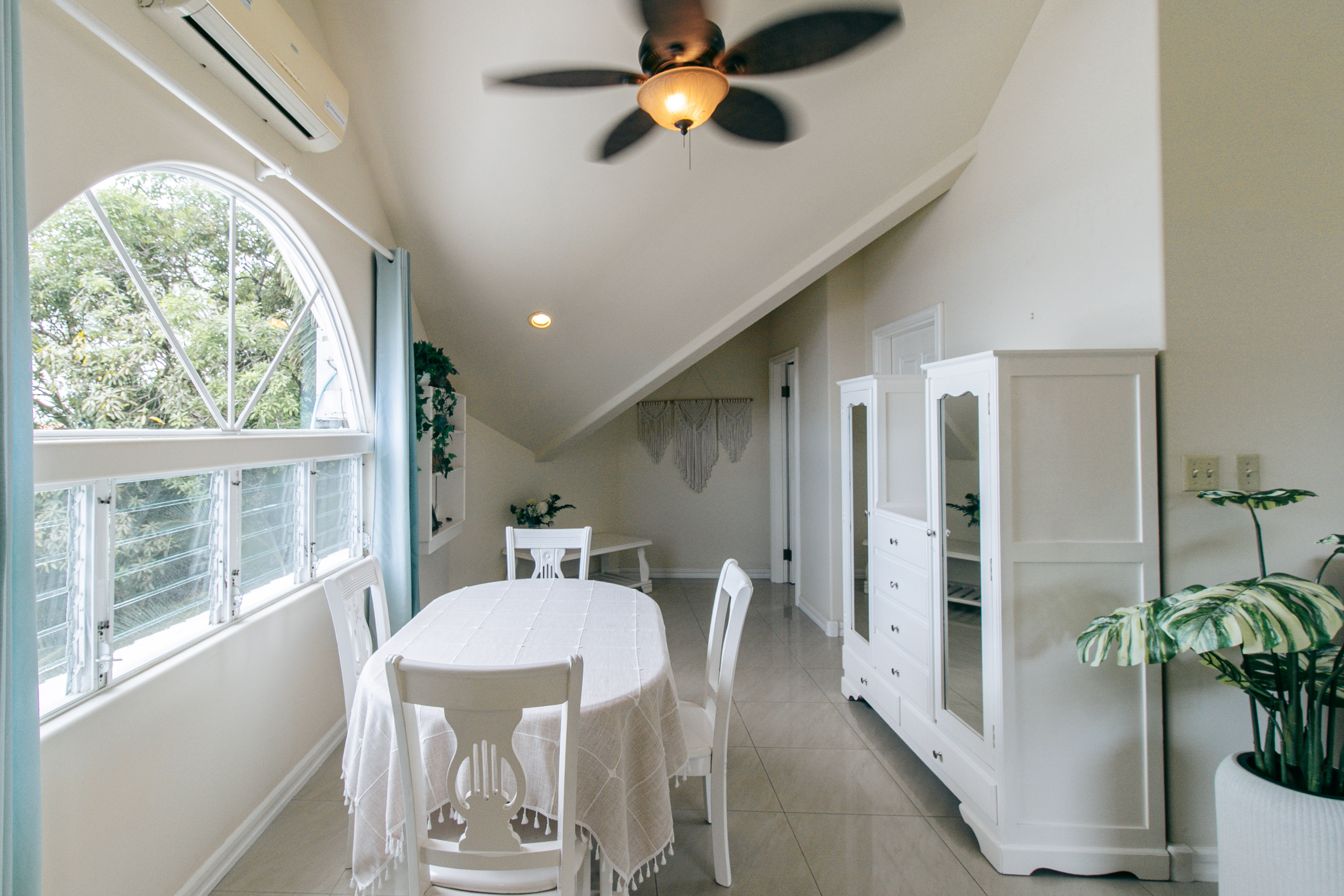 Waterfront Penthouse in Bocas del Toro – 2BR, Ocean Views