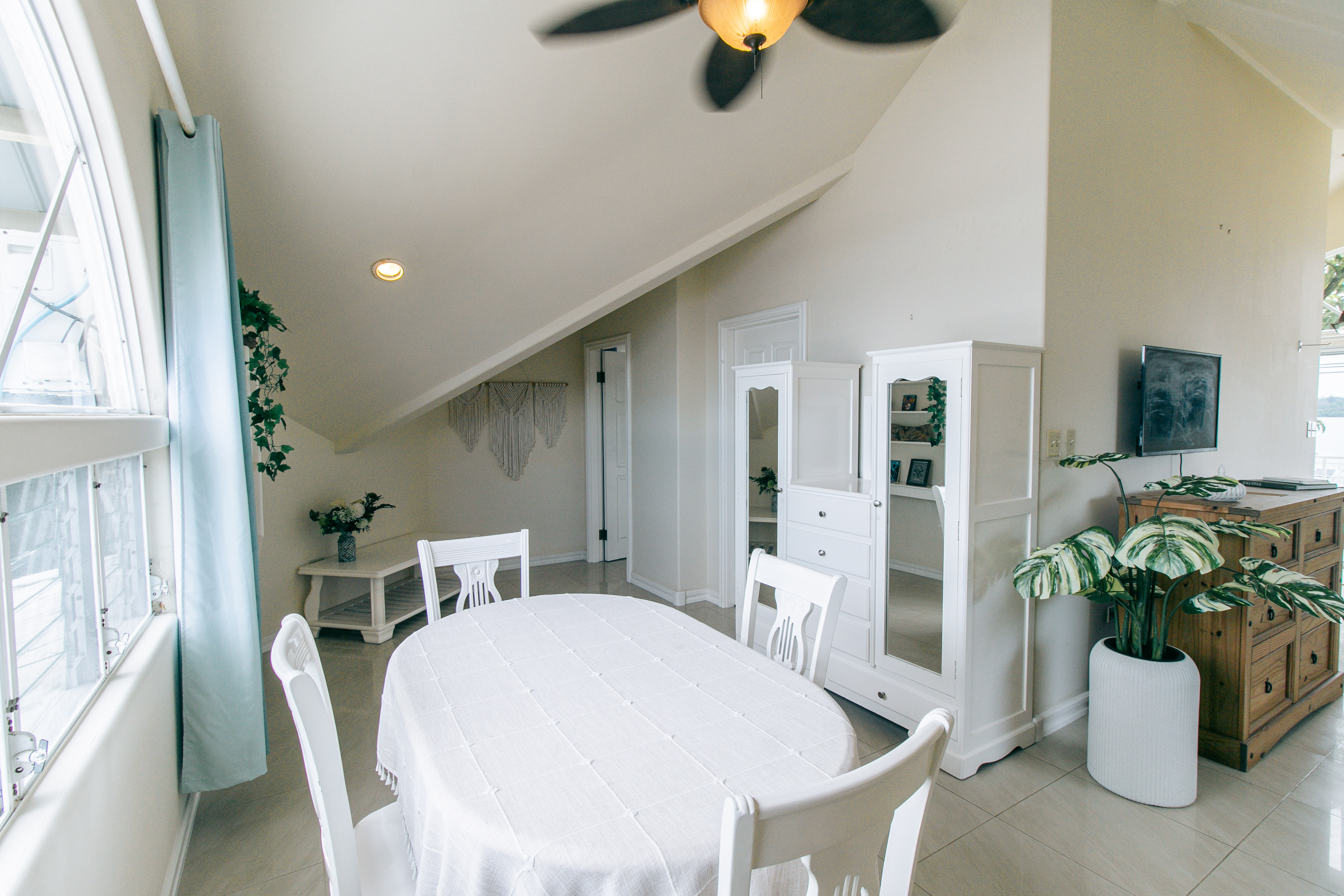 Waterfront Penthouse in Bocas del Toro – 2BR, Ocean Views