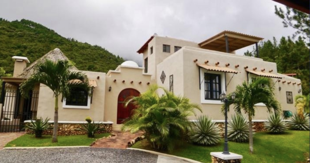 Award-Winning Resort-Style Home for Sale in Altos del Maria, Panama - $465,000