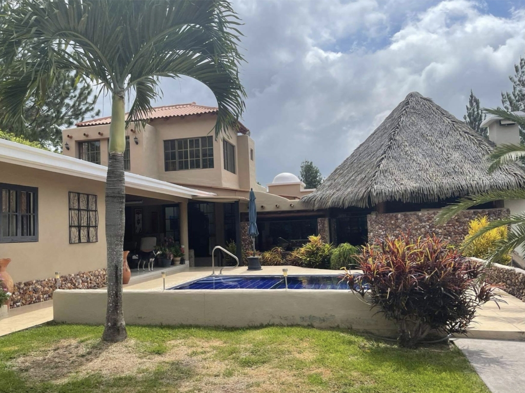 Award-Winning Resort-Style Home for Sale in Altos del Maria, Panama - $465,000