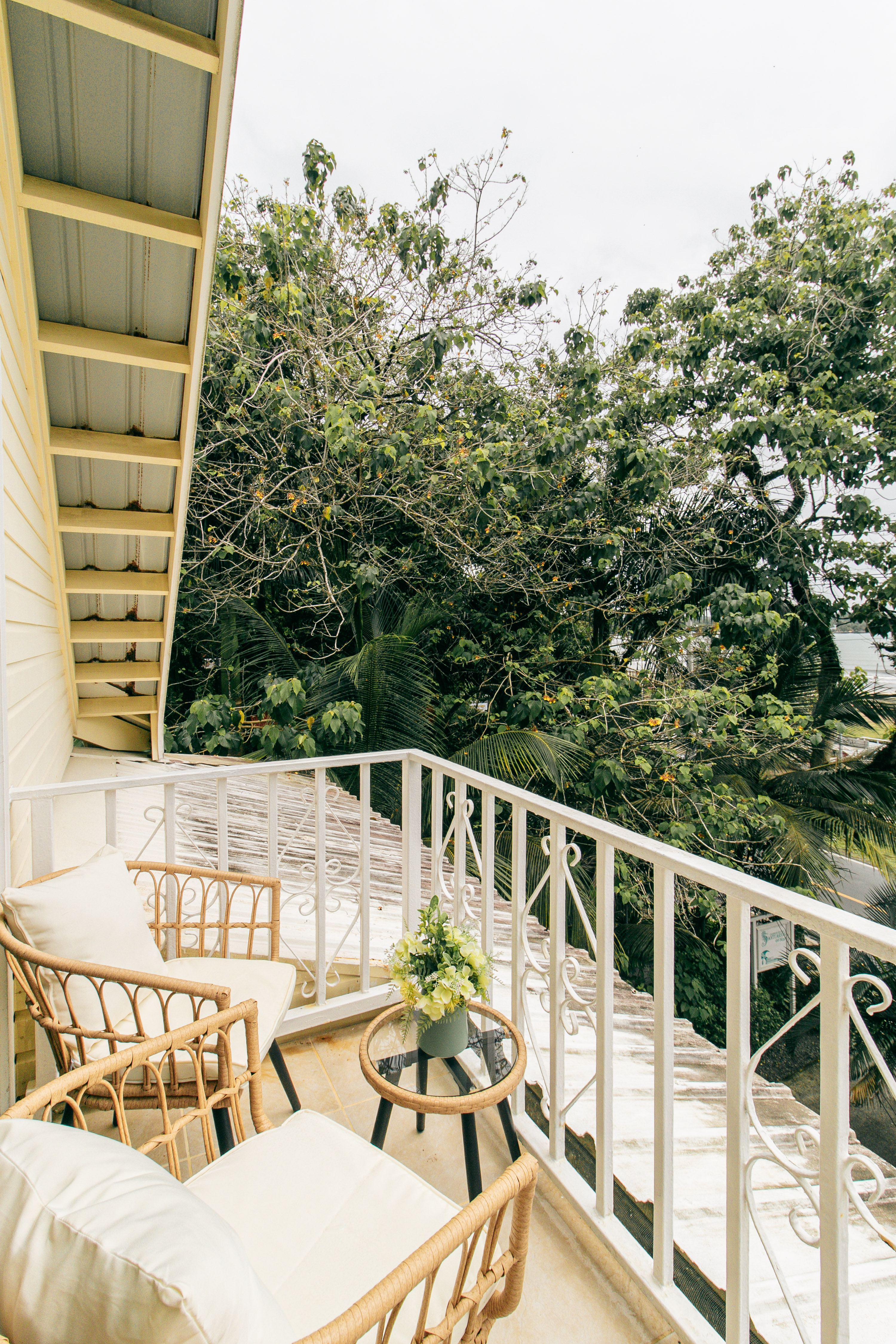 Waterfront Penthouse in Bocas del Toro – 2BR, Ocean Views