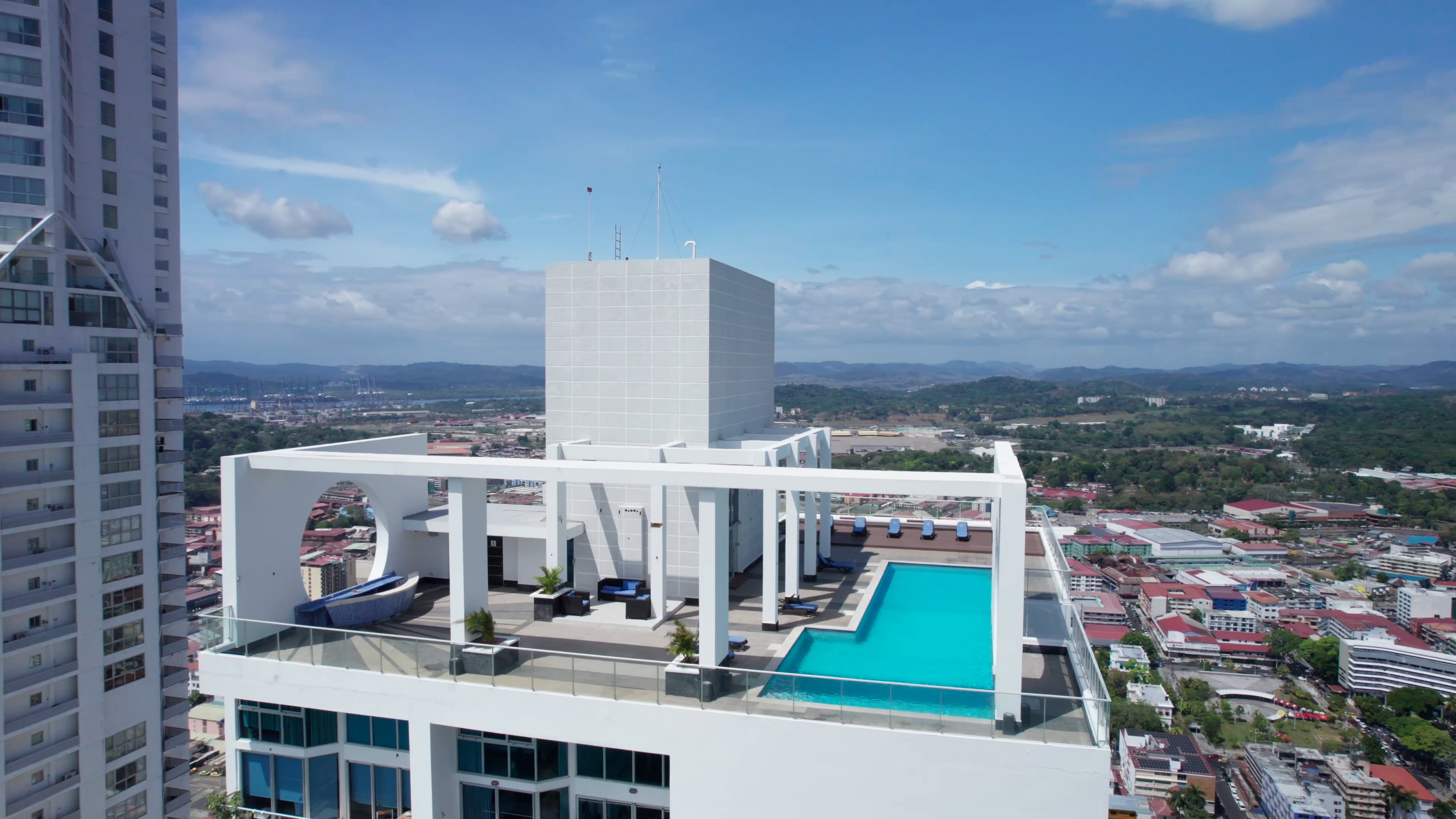 The Sexy Corner Unit for Sale: Luxury Living with Ocean and City Views in Panama City's Premier Avenida Balboa