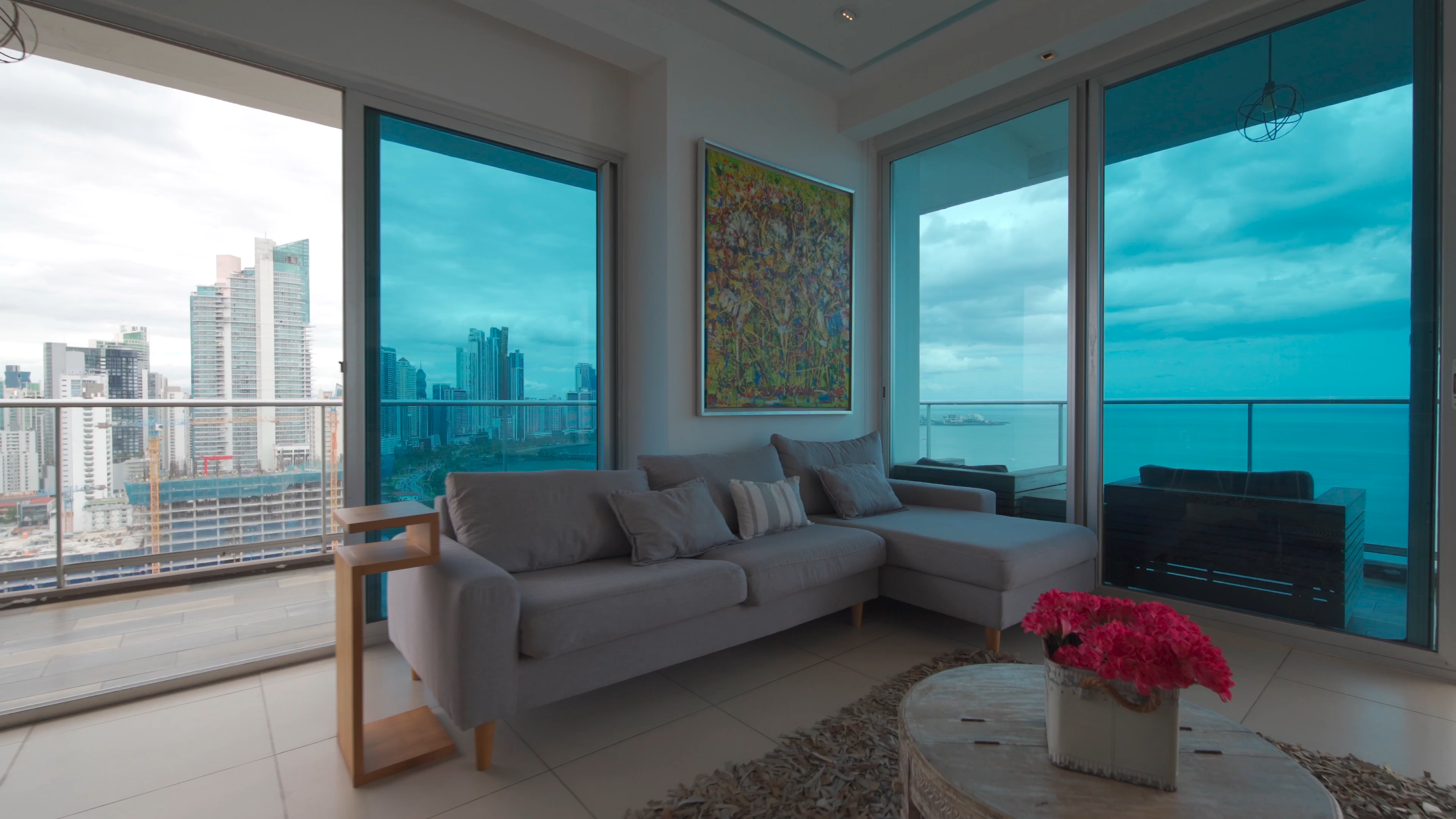 The Sexy Corner Unit for Sale: Luxury Living with Ocean and City Views in Panama City's Premier Avenida Balboa