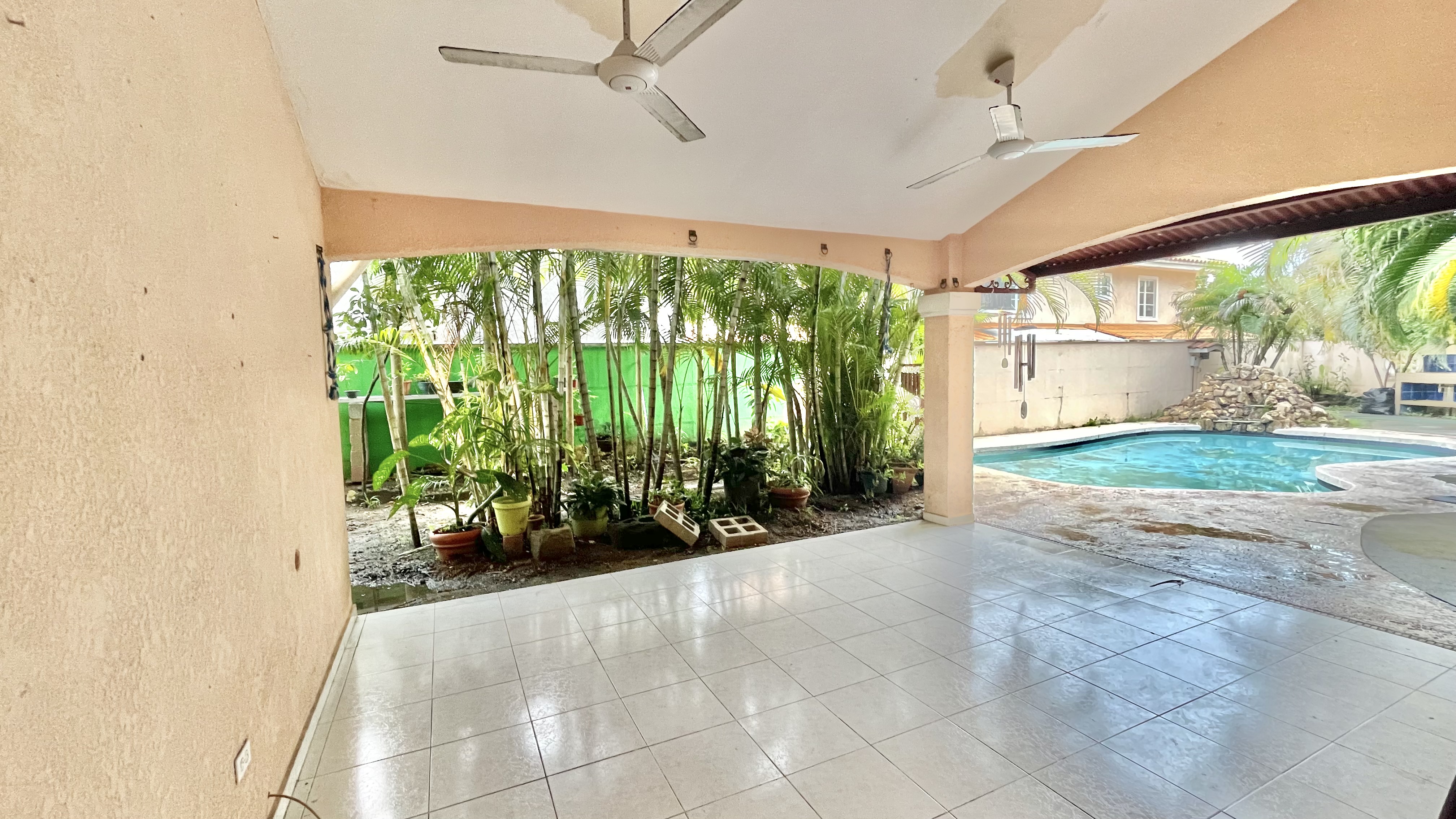 Spacious 4-Bedroom Home with Private Pool in Urbanización Colonia Fuente del Fresno