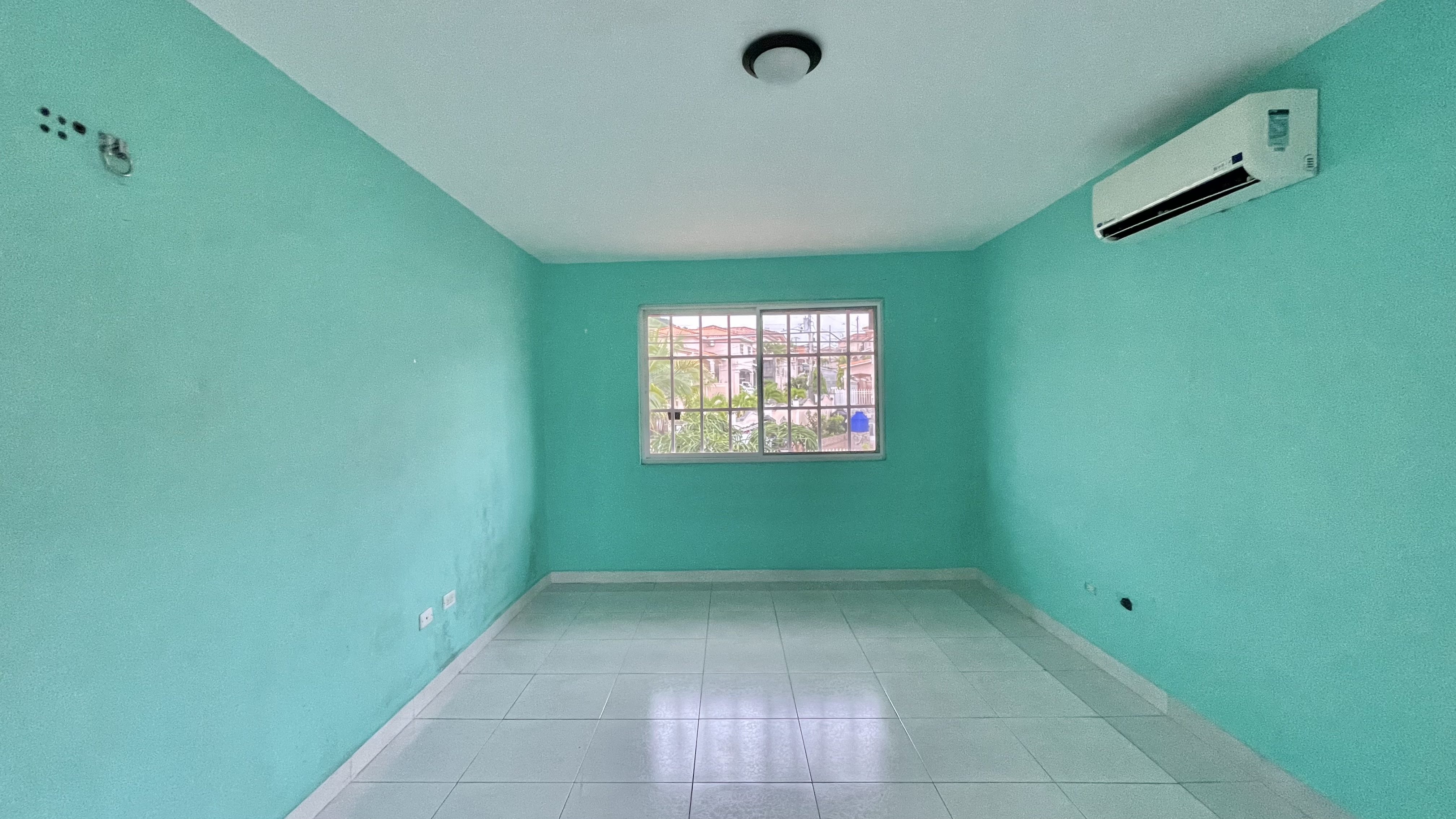 Spacious 4-Bedroom Home with Private Pool in Urbanización Colonia Fuente del Fresno