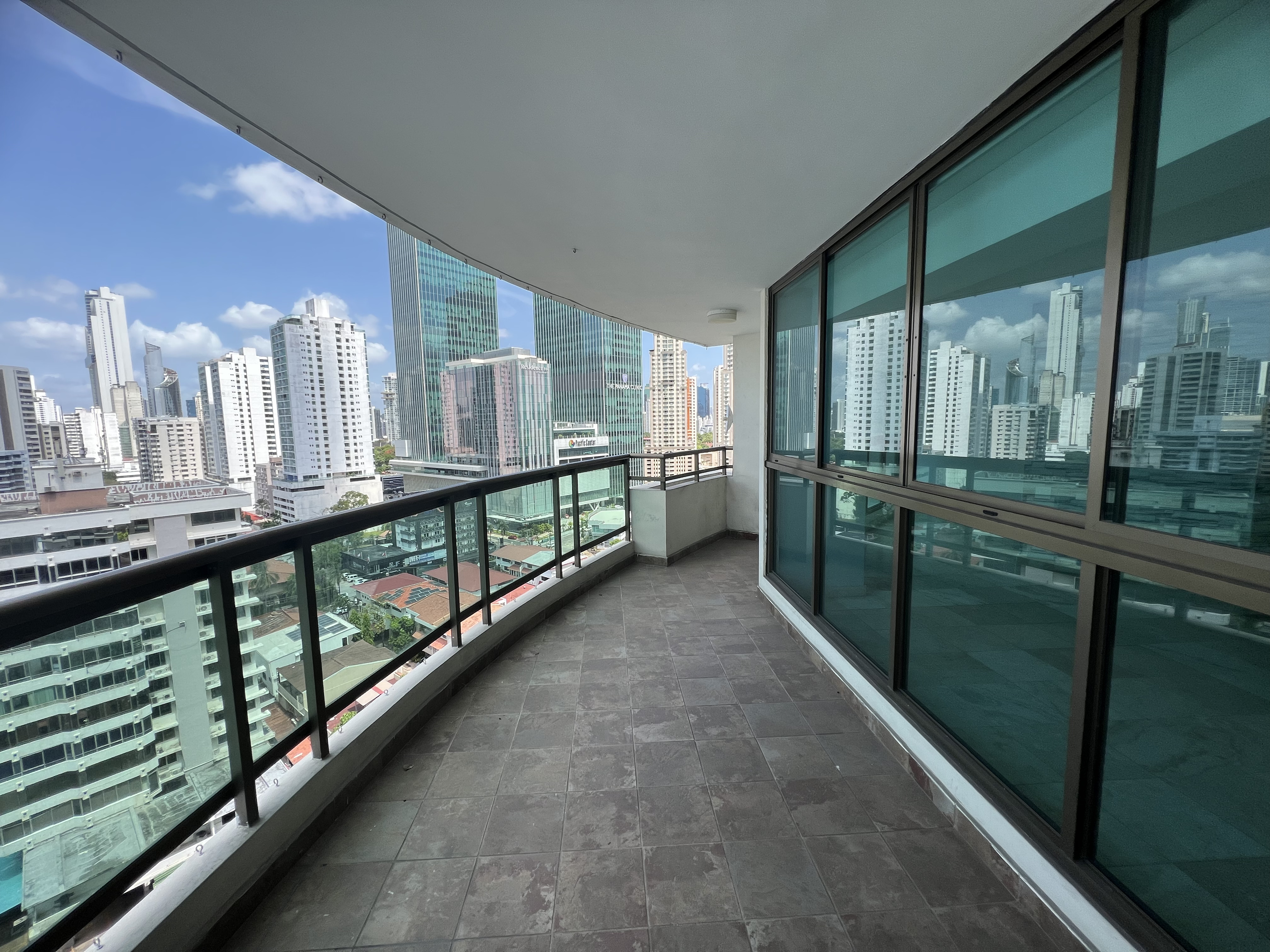 Luxury Ocean View Apartment in PH Ocean Park, Punta Pacífica: 258m² with Premium Amenities & Marina Access