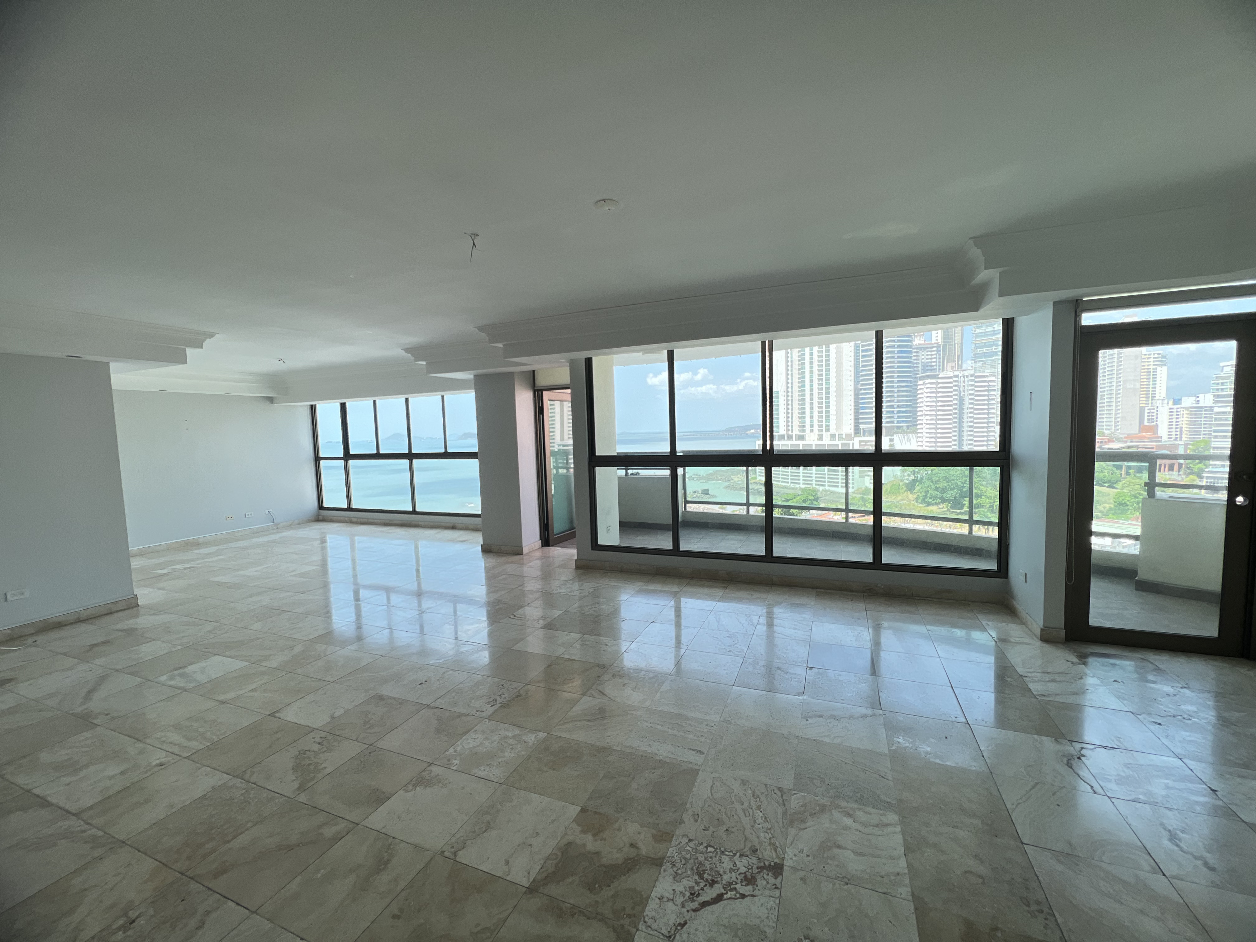 Luxury Ocean View Apartment in PH Ocean Park, Punta Pacífica: 258m² with Premium Amenities & Marina Access
