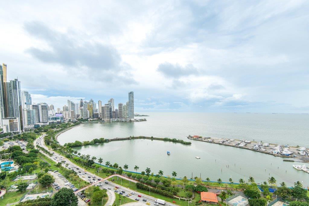 Oceanfront Luxury at White Tower, Balboa Avenue: 2-BR Modern Paradise - PLS-19920 | Panama's Premier Listings