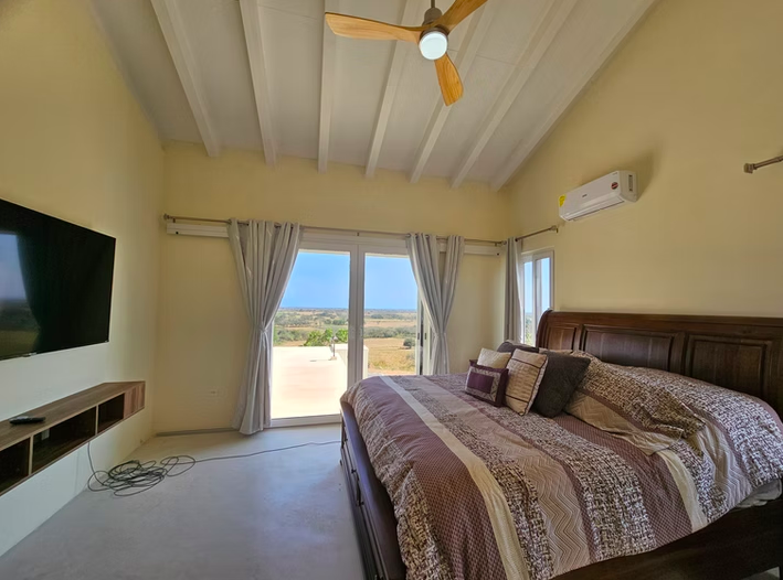 Las Tablas 2-Bedroom Home with Ocean Views & Pool
