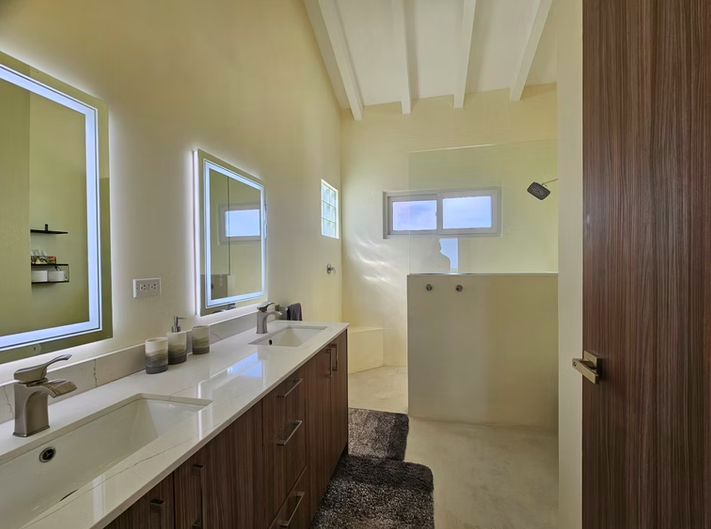 Las Tablas 2-Bedroom Home with Ocean Views & Pool