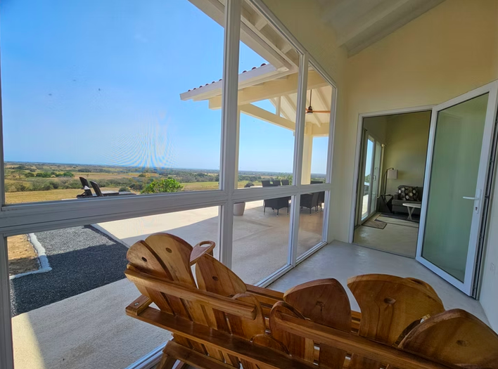Las Tablas 2-Bedroom Home with Ocean Views & Pool