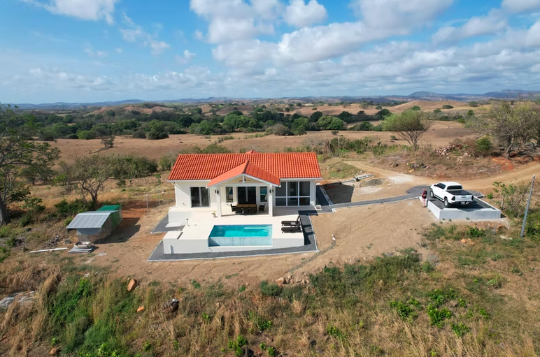 Las Tablas 2-Bedroom Home with Ocean Views & Pool