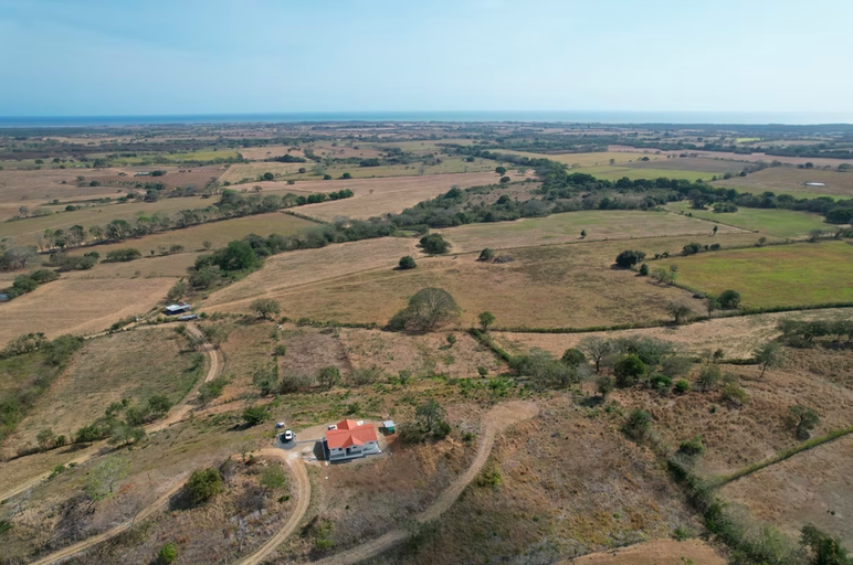 Las Tablas 2-Bedroom Home with Ocean Views & Pool