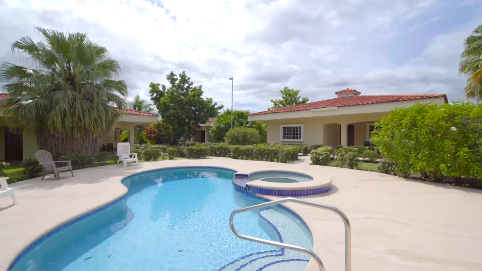 Santa Clara Panama Family Compound – 4 Homes, Pool & Solar