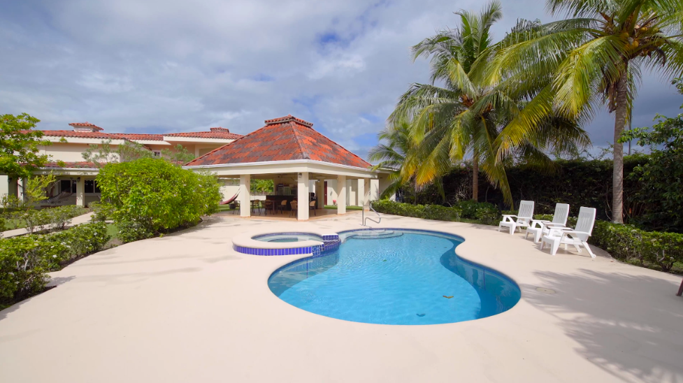 Santa Clara Panama Family Compound – 4 Homes, Pool & Solar