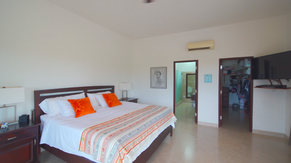 Santa Clara Panama Family Compound – 4 Homes, Pool & Solar
