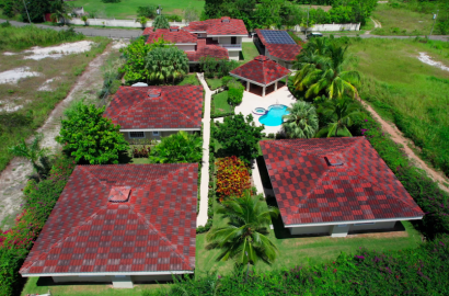 Santa Clara Panama Family Compound – 4 Homes, Pool & Solar
