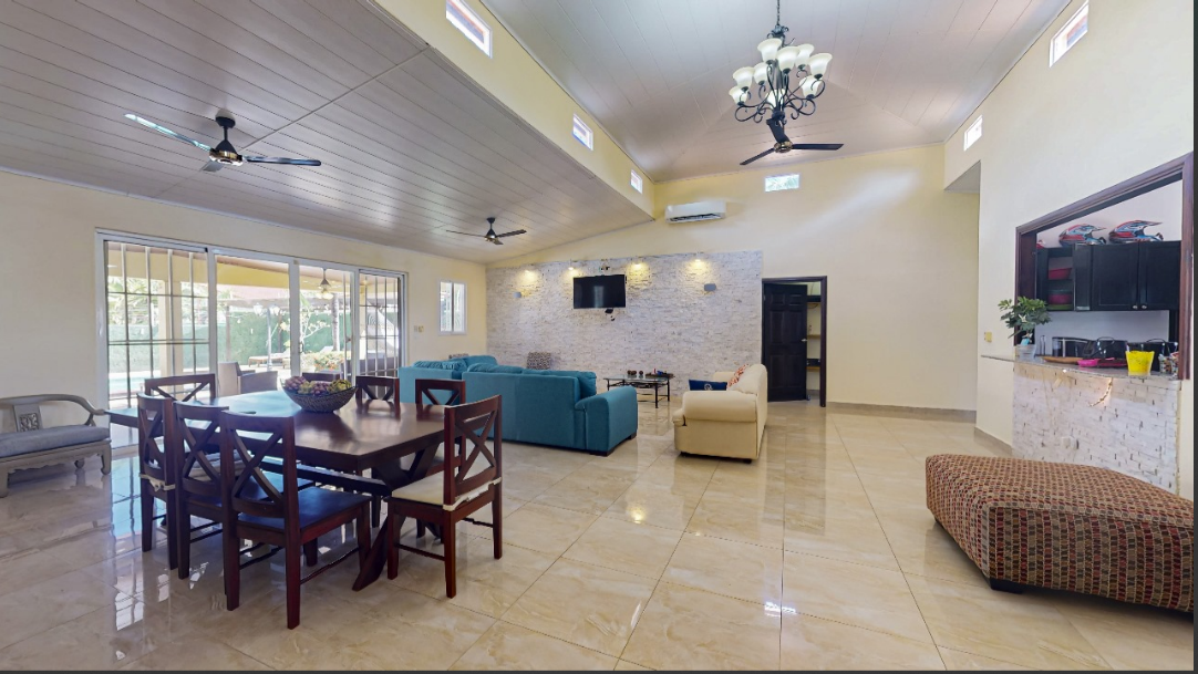 Modern 4-Bedroom House with Pool for Sale in San José, San Carlos