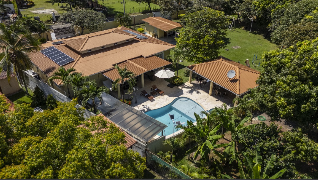 Modern 4-Bedroom House with Pool for Sale in San José, San Carlos