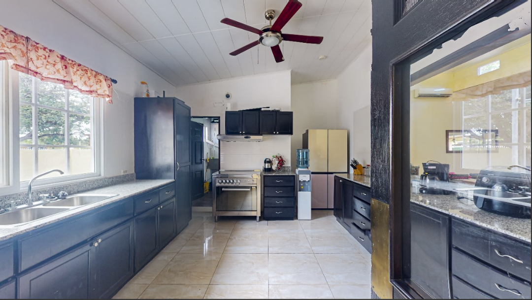 Modern 4-Bedroom House with Pool for Sale in San José, San Carlos