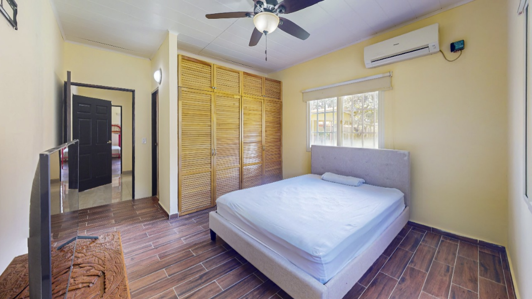 Modern 4-Bedroom House with Pool for Sale in San José, San Carlos