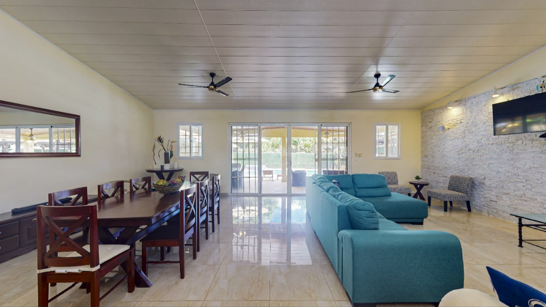 Modern 4-Bedroom House with Pool for Sale in San José, San Carlos