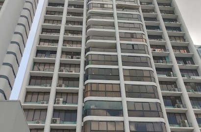 Ocean's Whisper: 3-Bedroom Luxury Apartment in PH Torres del Pacifico, Avenida Balboa PLS-19886