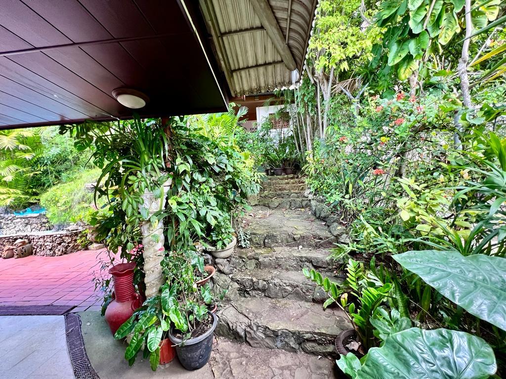 Stunning 5-Bedroom Ocean View Property with Gazebo, Pool, and Beautiful Gardens in Hato Pintado, Panama