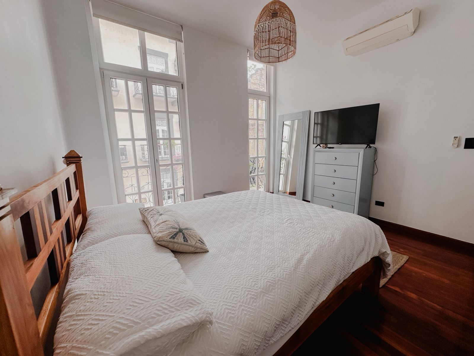 Fire Sale Casco Antiguo 2-Bed Condo for Sale | 176 m² + Parking