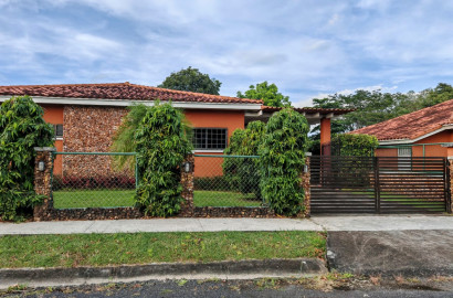 Chame Panama Home for Sale – 3BR, Pool, Mountain Views