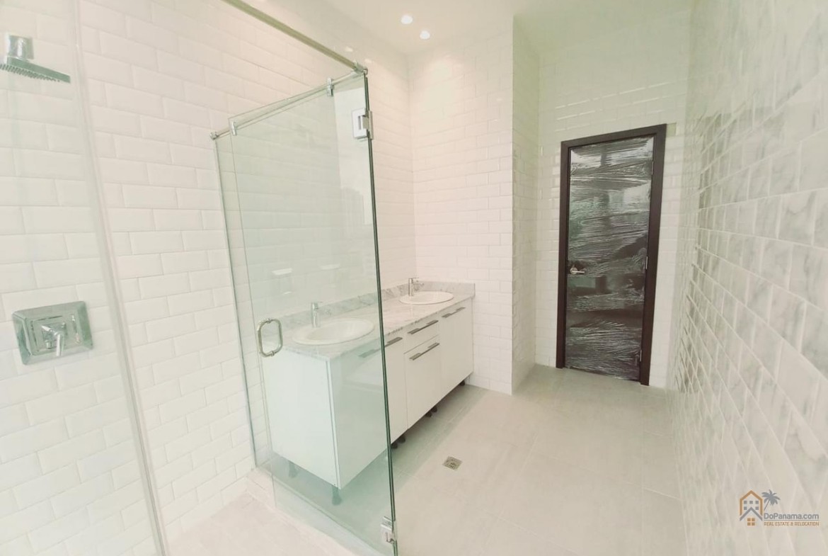 Jade Tower - Double Height Apartment in San Francisco, Panama