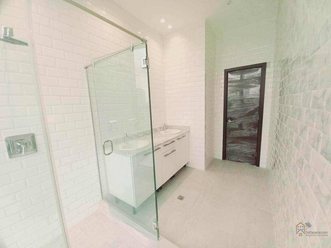 Jade Tower - Double Height Apartment in San Francisco, Panama