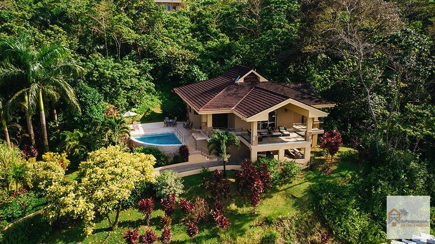 Renovated Luxury 4-Bed Villa at Red Frog Beach, Bocas Del Toro"